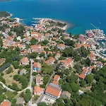 Beautiful In With Swimming Pool Casa vacanze Nerezine