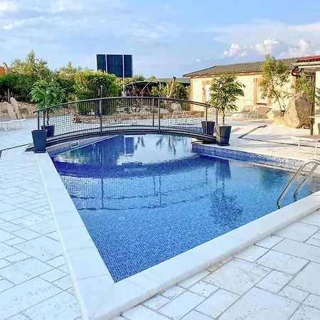 Gorgeous In With Jacuzzi * Nerezine