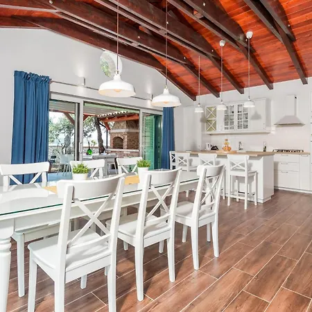 Gorgeous In With Wifi *