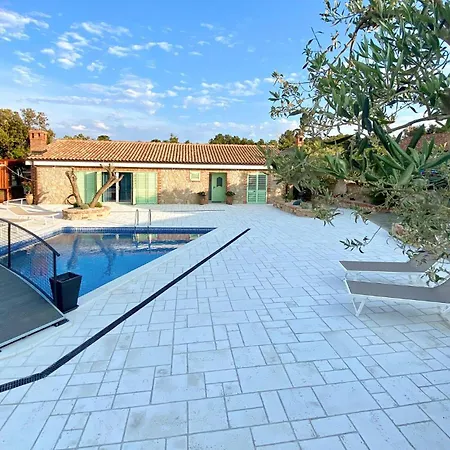 Beautiful In With Swimming Pool